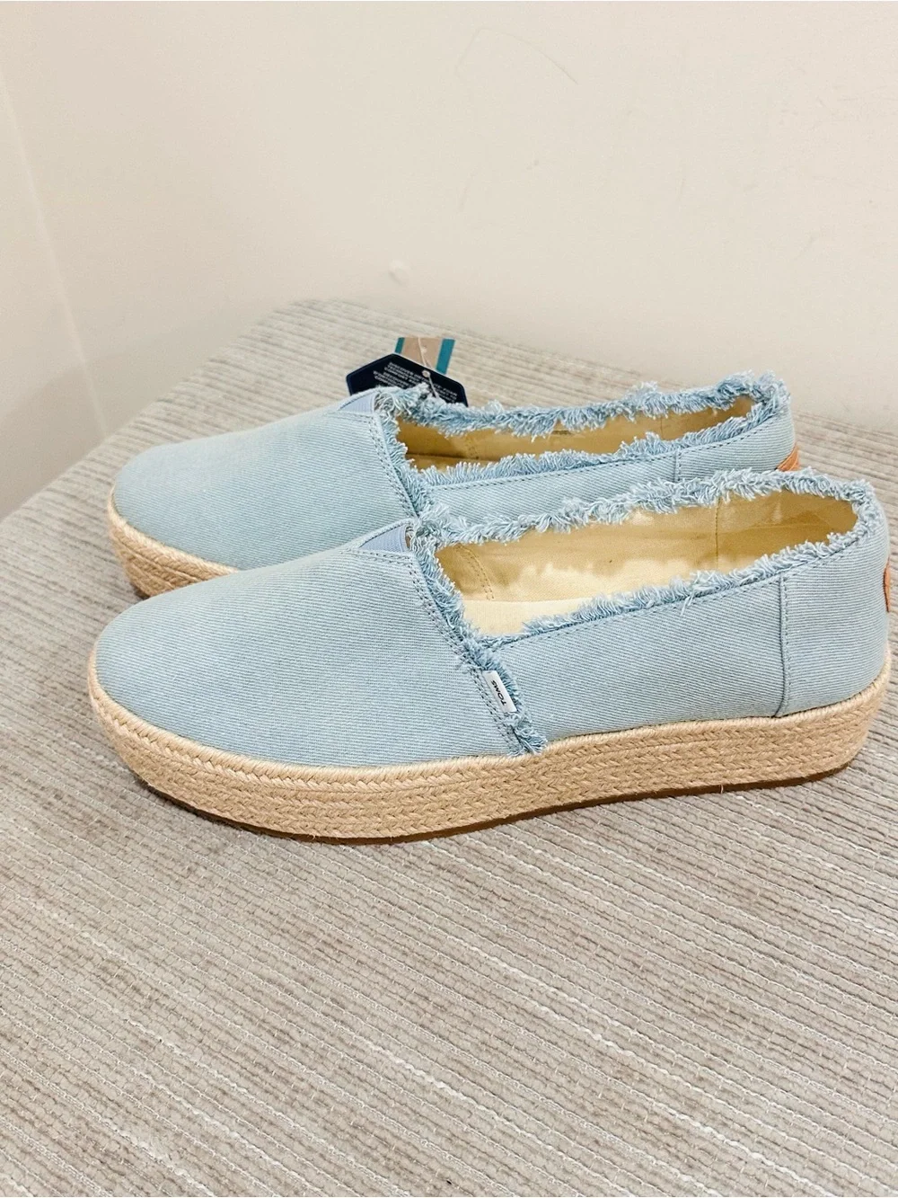 Toms pastel nwt
